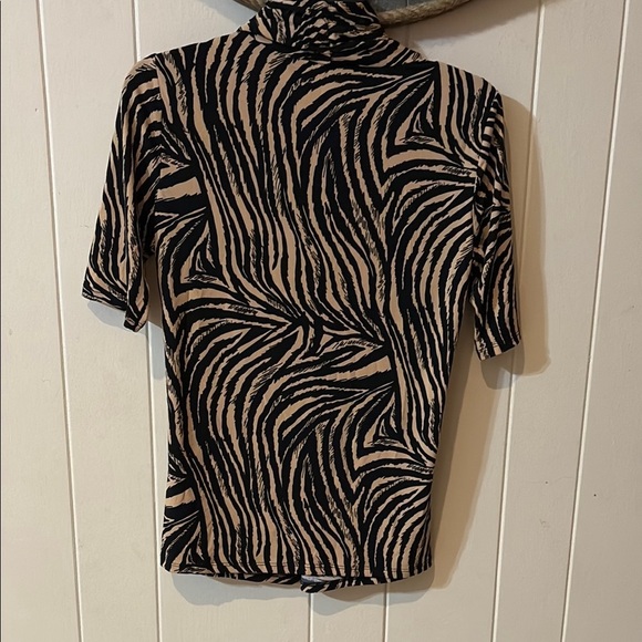 Carmen Marc Valvo Zebra Print Top - Picture 5 of 7